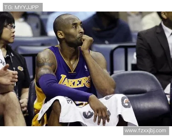 足球明星捡鞋背后的故事:从失落到惊喜的奇妙瞬间 足球明星捡鞋背后的故事:从失落到惊喜的奇妙瞬间